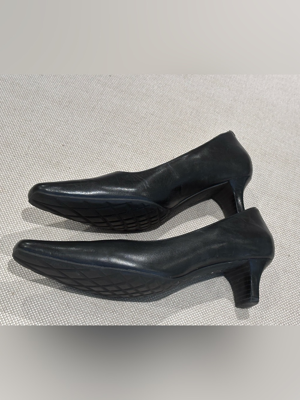 ECCO Size 39 (8) Black Leather LIKE NEW Classic Kitten Heel Pump - Picture 5 of 14